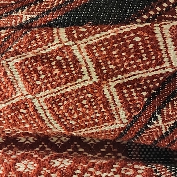 Patterned poncho shawl - Picture 2 of 4